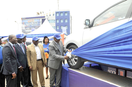 MD of Access Bank, Mr Dolapo Ogundimu cuts the tape to launch the bank's easy access promotion
