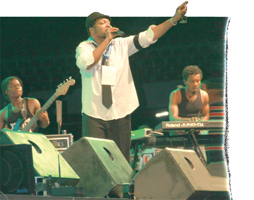 Knii Lante and band in action