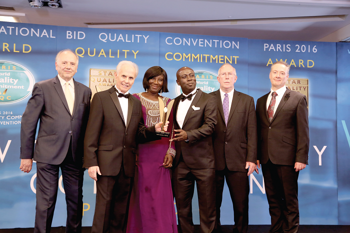  Mr Jose E. Parieto (2nd right), President of the BID Group, presenting the award to Mr Kwesi Eyison, CEO of Pacific Solutions (3rd left). Looking on are executives of Pacific Solutions, BID Group and faculty members of the Technical University of Madrid