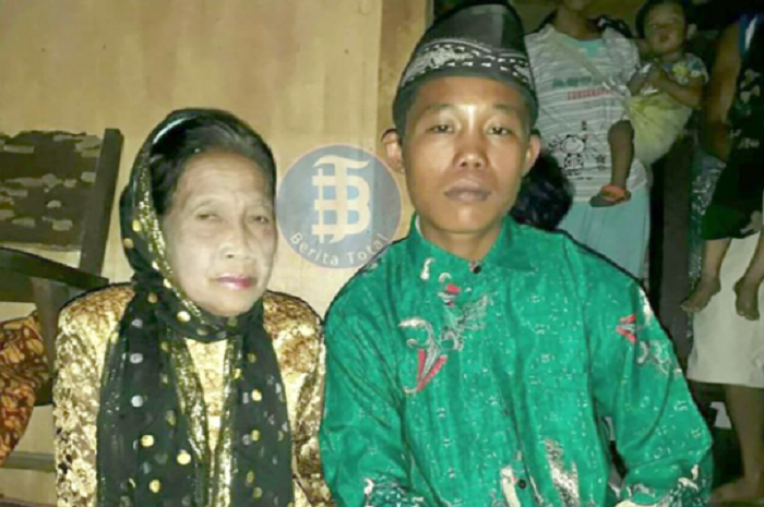 • Married couple —Rohaya (left) and Selamat