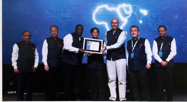 Mr Osama Alhafez (3rd Right) together with Mr Francis Amegayibor (3rd left) receiving the Silver Star Award