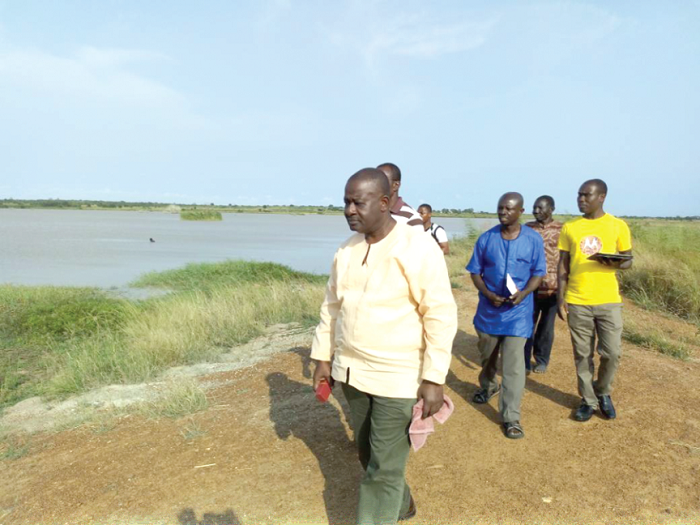  Kwame Janutua, Vice Chairman of PIAC and other members touring the dam