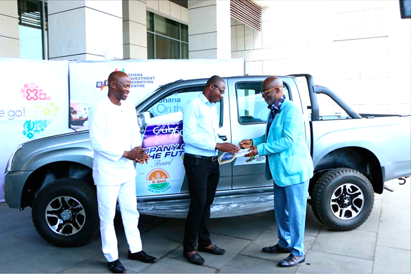 Mr Yofi Grant (right), presenting the vehicle to the marketing manager of Dreams Ghana, winners of the Future Company award at the 2017 edition of the Club 100 awards.