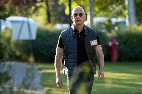 The richest man in the world - the owner of Amazon, the US internet store Jeff Bezos, who lost $ 3.3 billion and now has 116 billion.