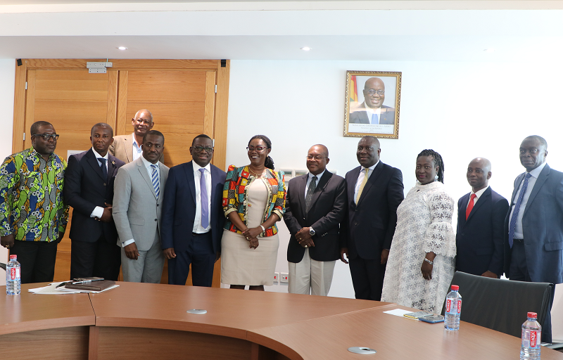 The Minister for Communication (5th left) in a photo with the board members after the inauguration 