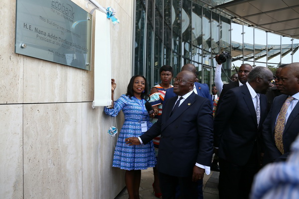 President Akufo-Addo unveils the plaque for the new ECOBANK building