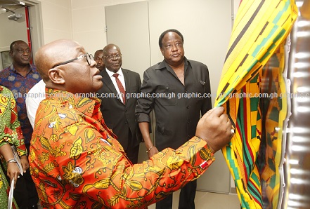 President Akufo-Addo unveiling the plaque to launch the Ghana Commodity Exchange in Accra. Picture: SAMUEL TEI ADANO