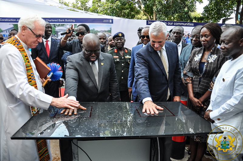 President Akufo-Addo at the unveiling ceremony of the new Standard Chartered HQ