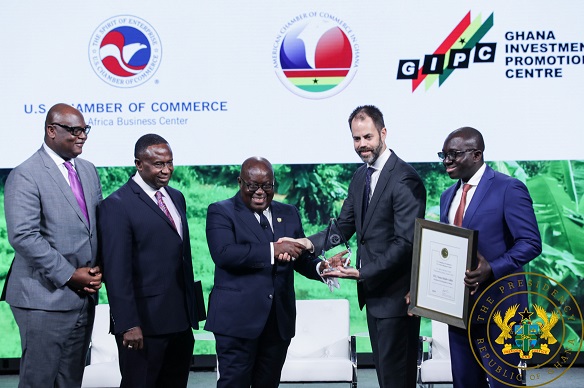 President Akufo-Addo receiving the 2018 Outstanding Leaders Award from Scott Eisner, President, US-Africa Business Center