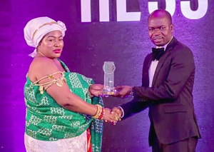 Ohemaa Abena Obiribea I, Gyasehemaa of Akuapem Obosomase (left), presenting the award to Mr Joseph Yaribil, Head of Operations and Safety of PETROSOL