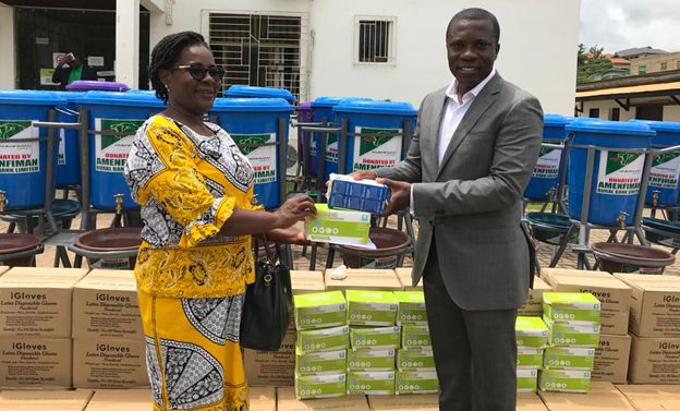 Dr Asmah, CEO of Amenfiman Rural Bank (right) presenting the items to the Wasa Amenfi East Municipal Director of Health,  Madam Felicia Amissah