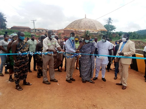 The chief of Mpatuam, Nana Asamoah Tia is being supported by the Executive General Manager of Asanko to commission the bridge.