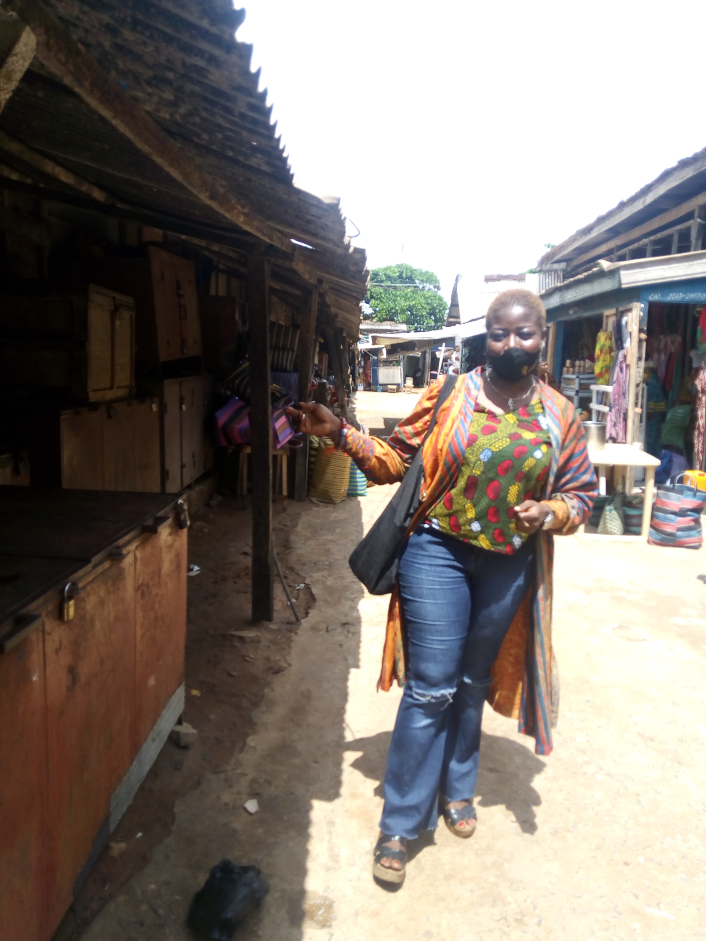 Ms Fulera Seidu, Vice-President of the National Association of Handicraft Exporter spointing to some empty shops at the Arts Centre in Accra