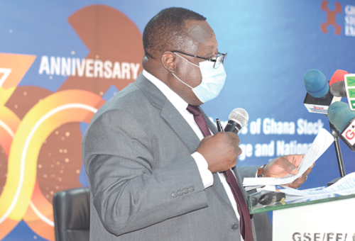  Mr Ekow Afedzie (left), the Managing Director of the Ghana Stock Exchange addressing the press. Picture: Alberta Mortty