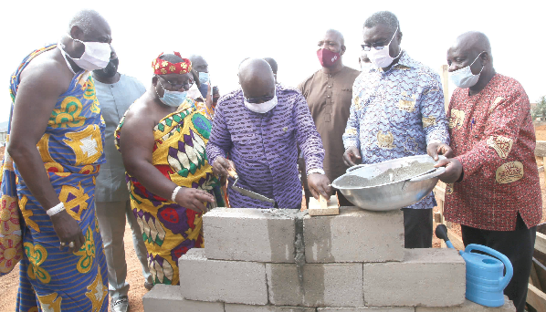 President Nana Addo Dankwa Akufo-Addo laying the foundation stone for the Foundry and Machine Tooling Centre. Among those with him is Prof. Frimpong-Boateng (2nd right)