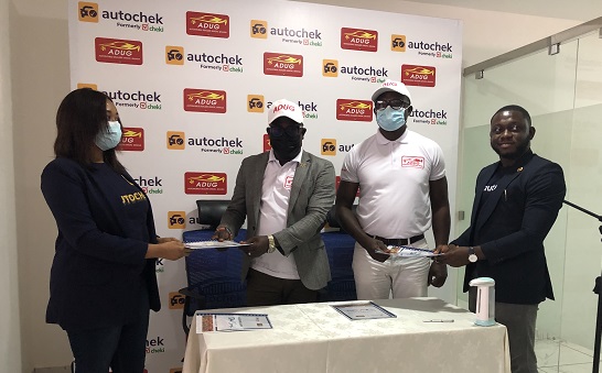 Nana Adu Bonsu (2nd left) and President of ADUG, Anthony Yankah (2nd right) exchanging the MOU with officials of Autochek