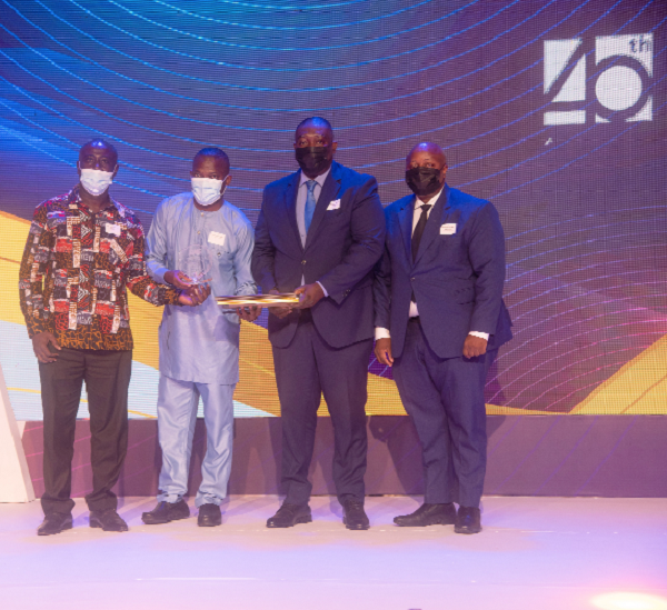 Mr Gideon Asare (2nd left), Managing Director of Adansi Travel & Tour, recieved the award