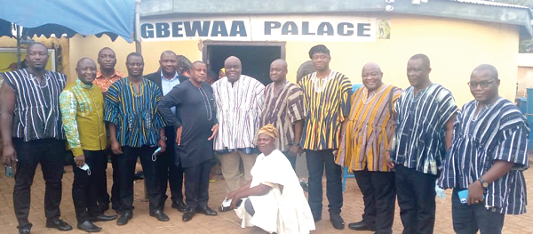 Mr Kofi Adomakoh (middle), the MD of the GCB Bank and some of the delegation