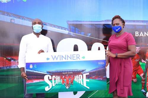 StanChart presents prize to winner of ‘Bank more score more’ campaign