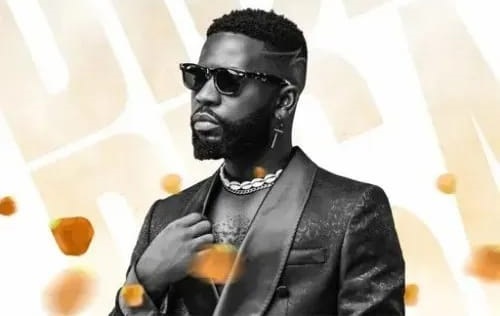 Bisa Kdei drops visuals for "Kakyere Me" love song