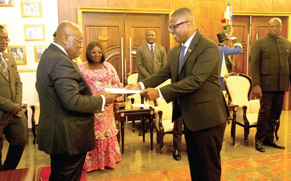 Daniel Garces Carabali (right), Colombian Ambassador to Ghana, presenting letters of credence to President Akufo-Addo 