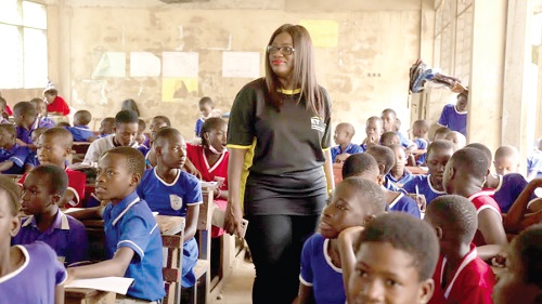  Pamela Des-Bordes interacting with some of the students 