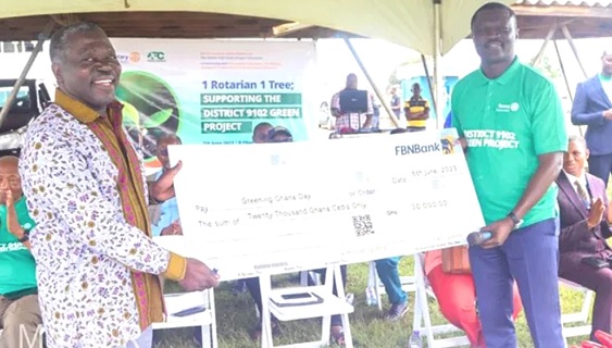 Victor Yaw Asante (right), Managing Director, FBNBank Ghana, presenting the cheque to Benito Owusu-Bio, Deputy Minister of Lands and Natural Resources 