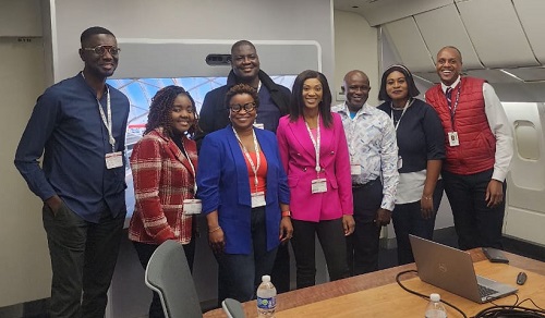 Rahsaan Johnson (right), MD of International Communications for Delta Air Lines with the journalists and other staff after the interaction with them