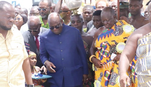  Otumfuo Osei Tutu II (in Kente), Asantehene, together with Nana Otwasuo Osae Nyampong VI, Board Chairman of Genser Energy, after they jointly  cut a tape to commission the gas plant (left)