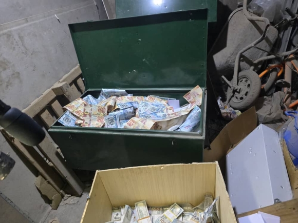 National Security has made a huge bust, seizing a large, unspecified amount of US dollars and Ghana cedis, including counterfeits, hidden in twelve 20ft shipping containers.